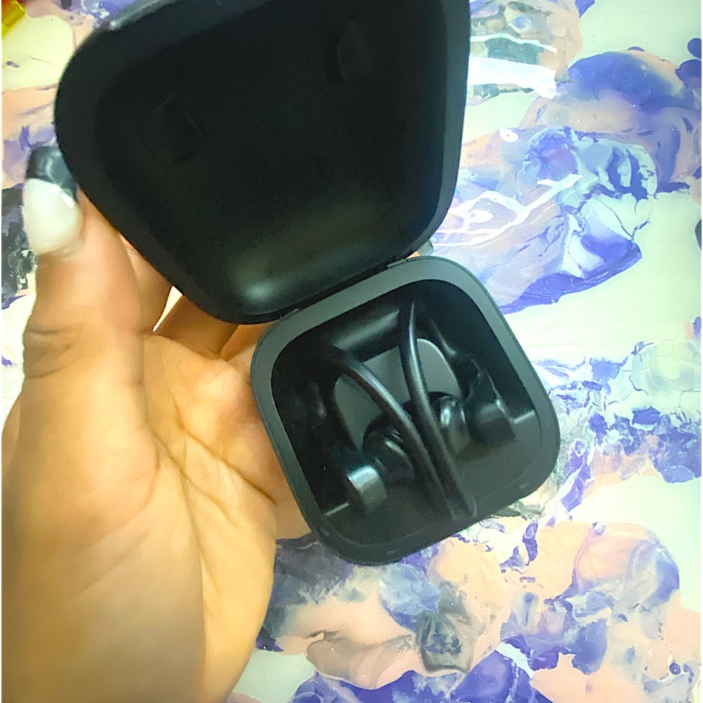 Powerbeats pro wireless earbuds